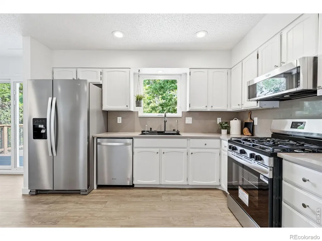 3525 Lakeview Circle Longmont CO 80503