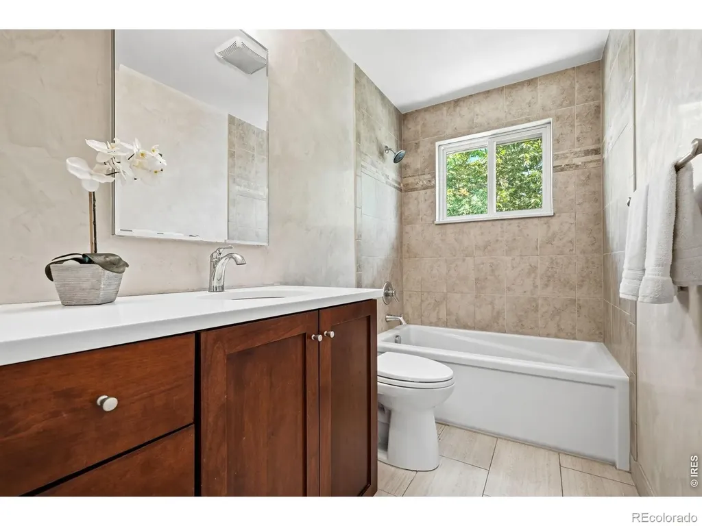 3525 Lakeview Circle Longmont CO 80503