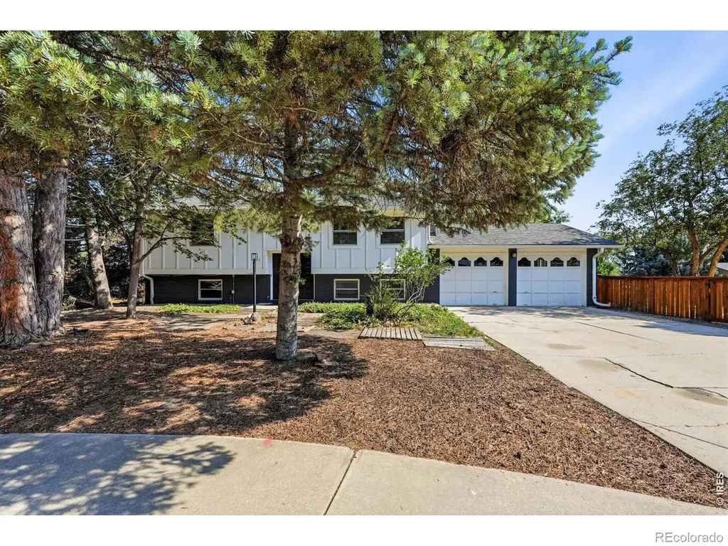 3525 Lakeview Circle Longmont CO 80503