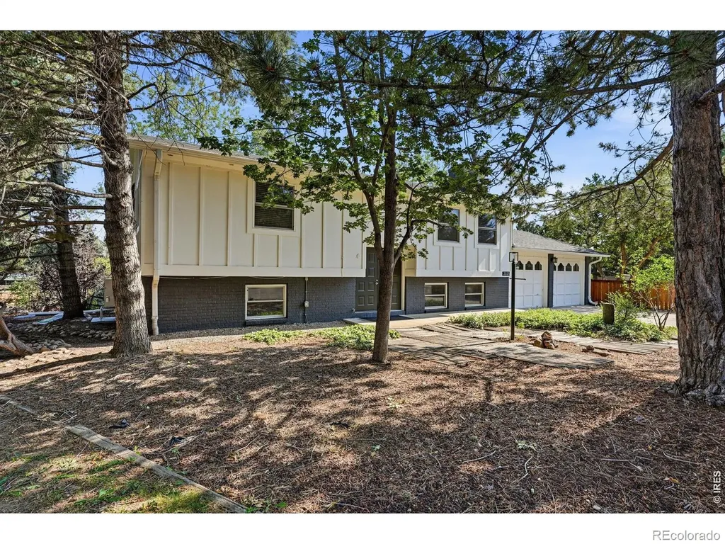 3525 Lakeview Circle Longmont CO 80503
