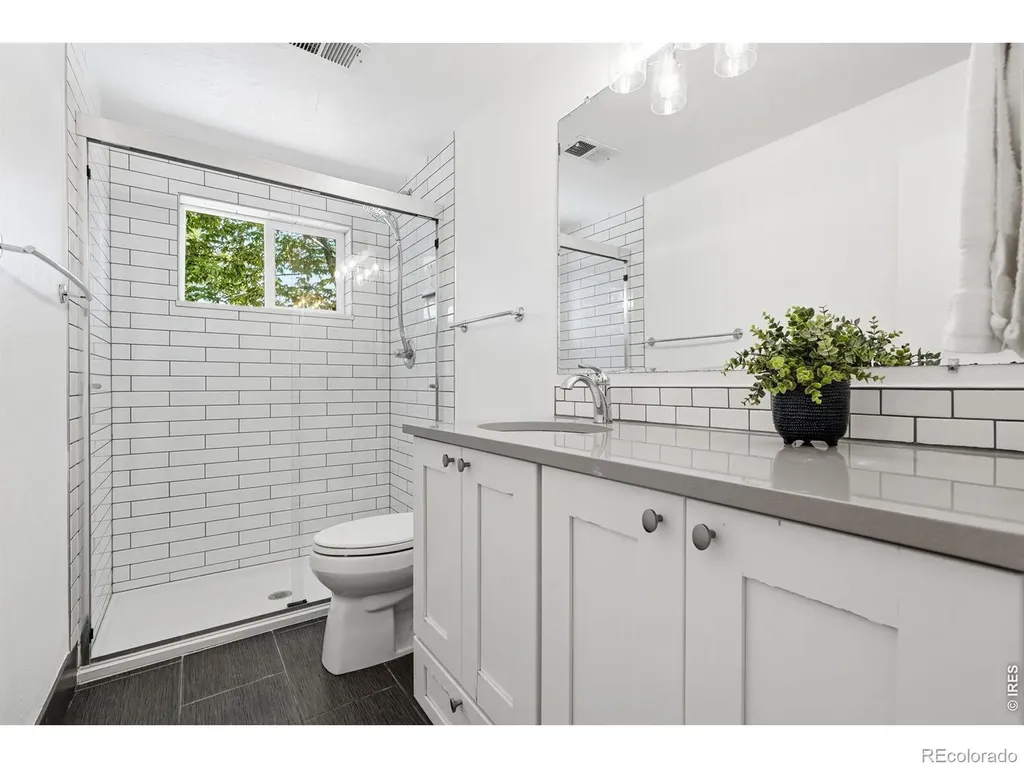3525 Lakeview Circle Longmont CO 80503
