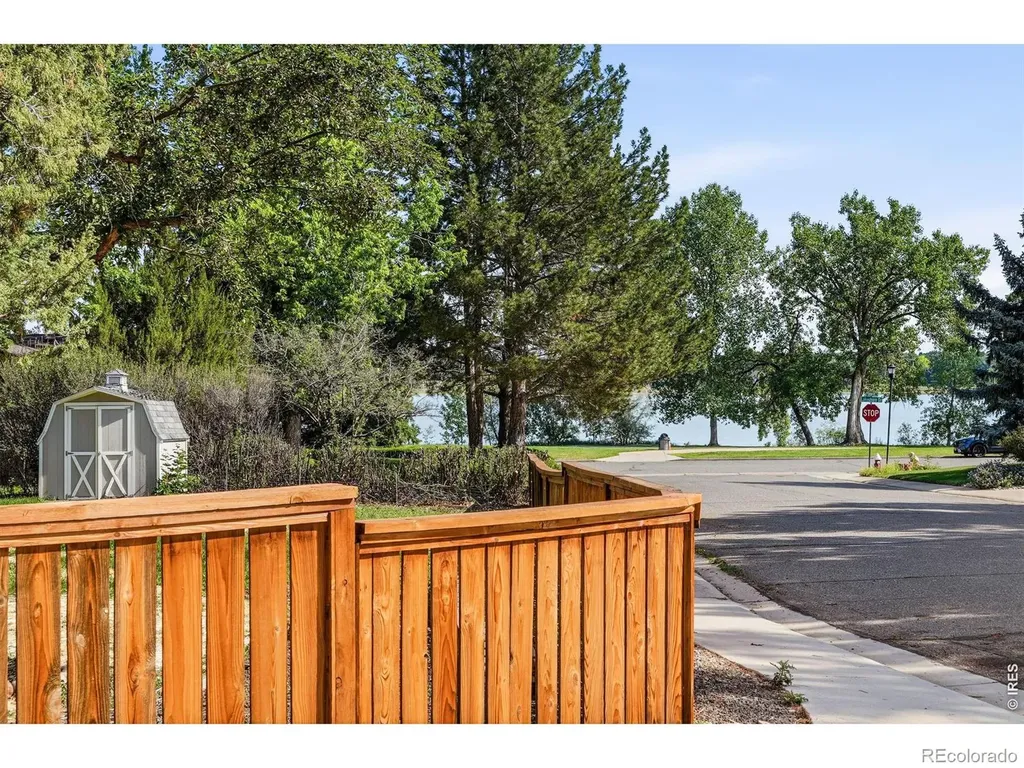 3525 Lakeview Circle Longmont CO 80503