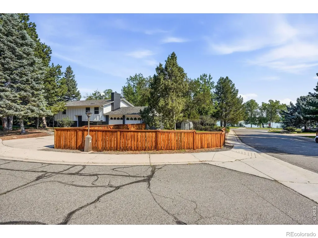 3525 Lakeview Circle Longmont CO 80503