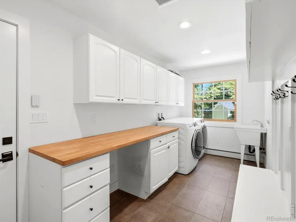 8140 Meadowdale Court Niwot CO 80503