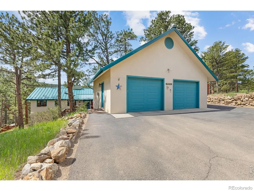 2 King Place Nederland CO 80466