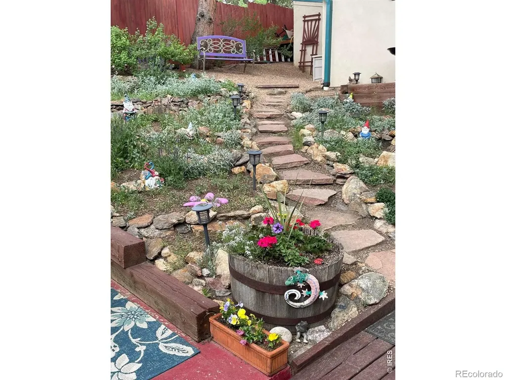 2 King Place Nederland CO 80466
