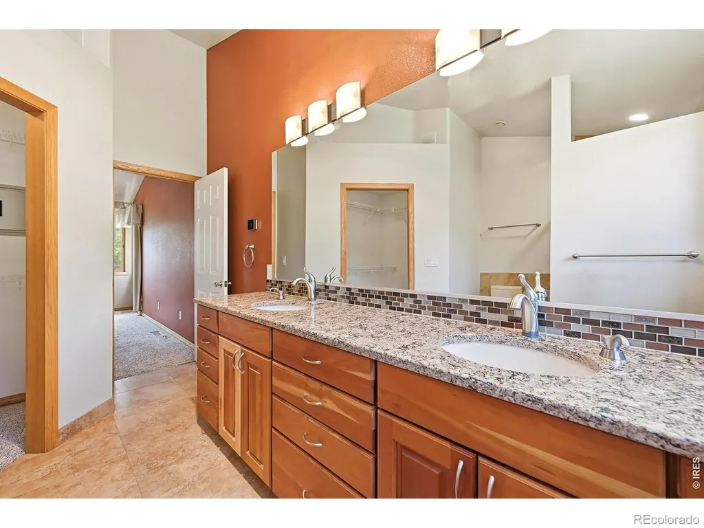 256 Choctaw Road Lyons CO 80540