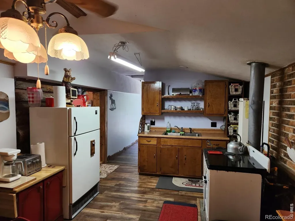 450 Peaceful Valley Road Lyons CO 80540