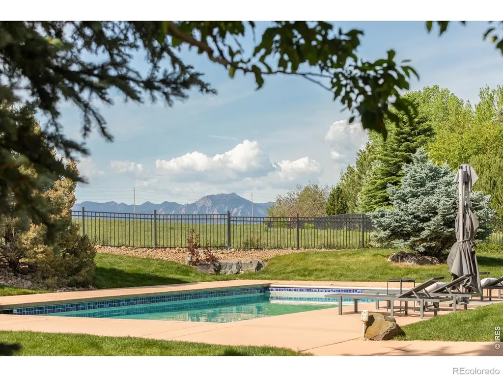 8906 Little Raven Trail Longmont CO 80503