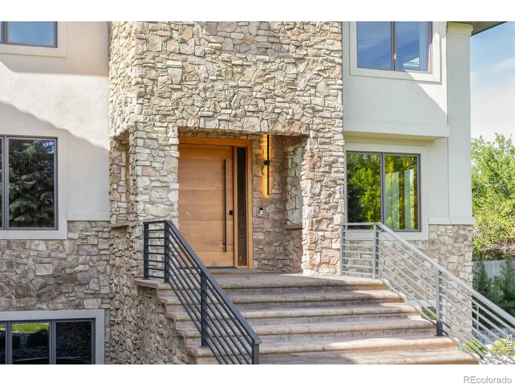 8906 Little Raven Trail Longmont CO 80503