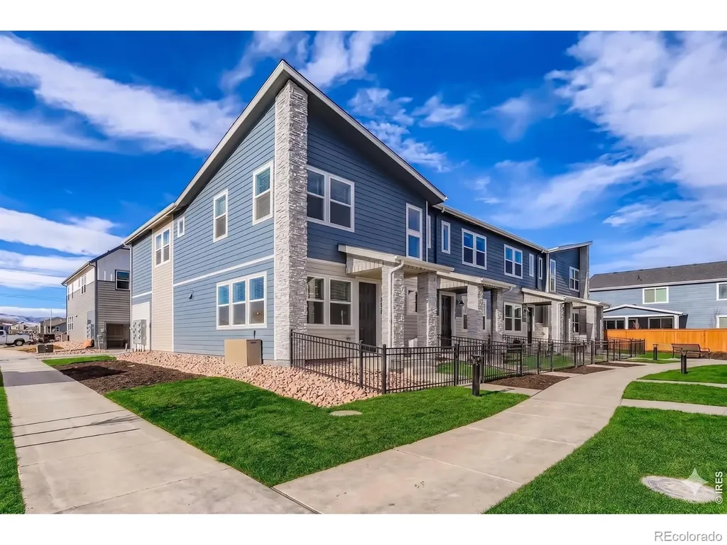2819 Bear Springs Circle Longmont CO 80503