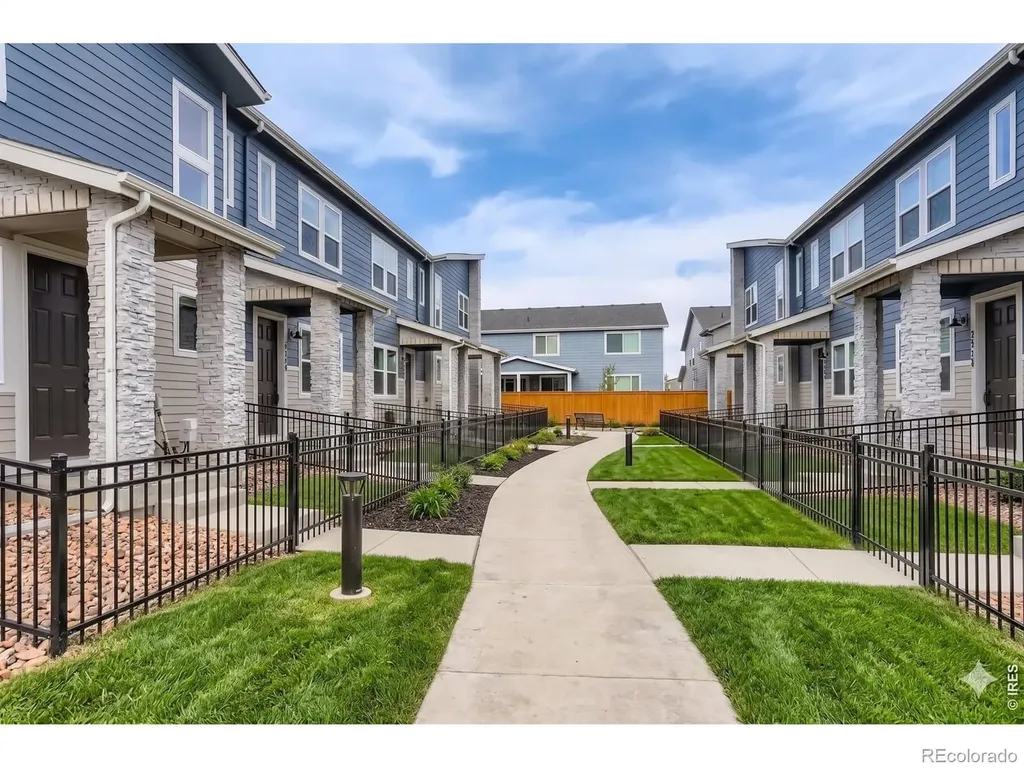 2819 Bear Springs Circle Longmont CO 80503