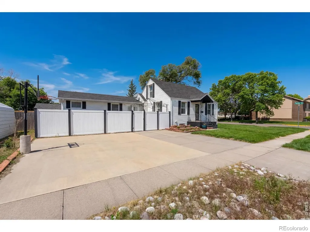 802 S 6th Avenue Sterling CO 80751