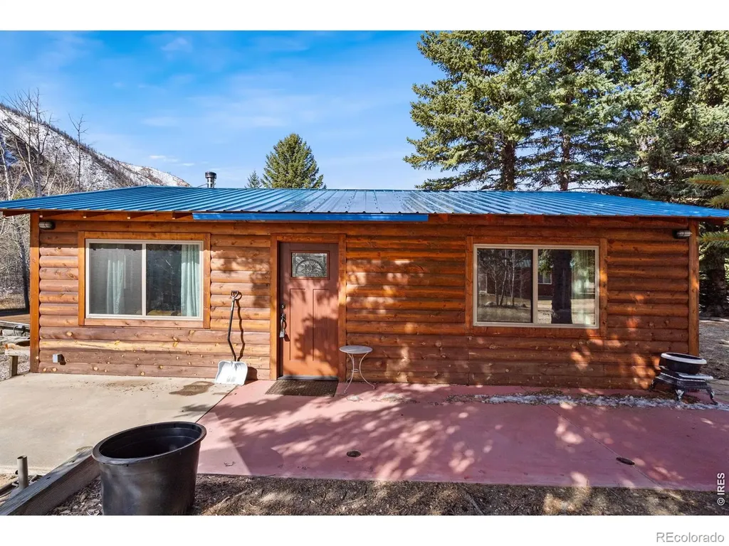 225 Meadow Lane Bellvue CO 80512