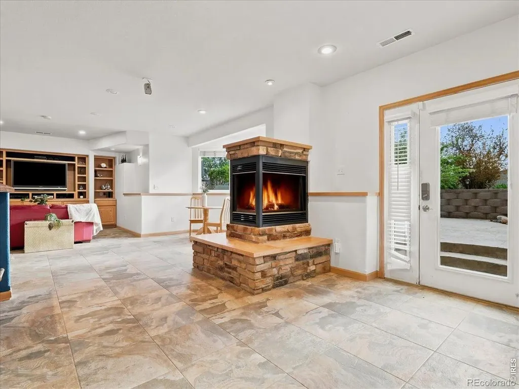 1669 Brown Court Longmont CO 80503