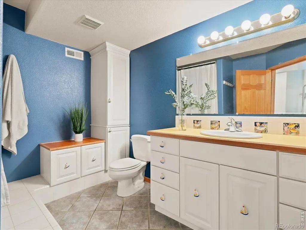 1669 Brown Court Longmont CO 80503