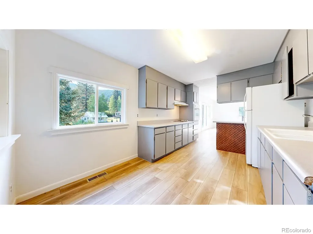 163 West Creek Road Glen Haven CO 80532