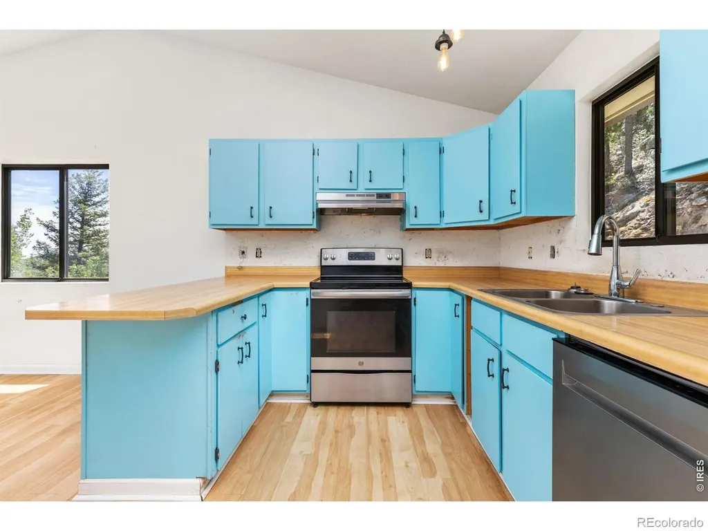 277 Hummer Drive Nederland CO 80466