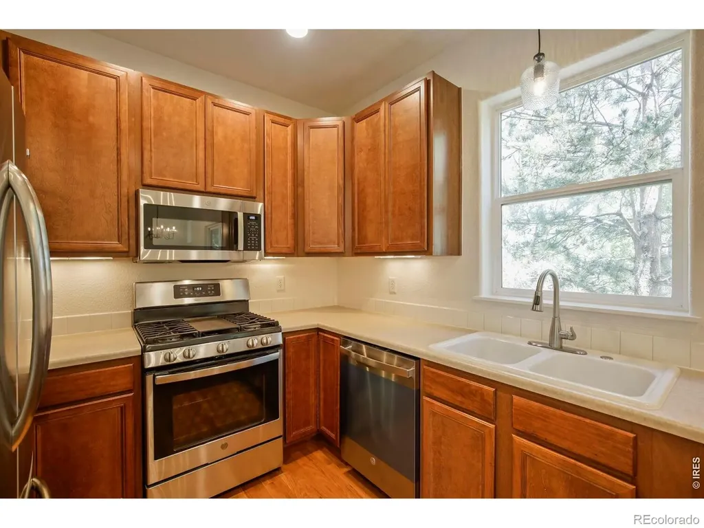 2215 Watersong Circle Longmont CO 80504