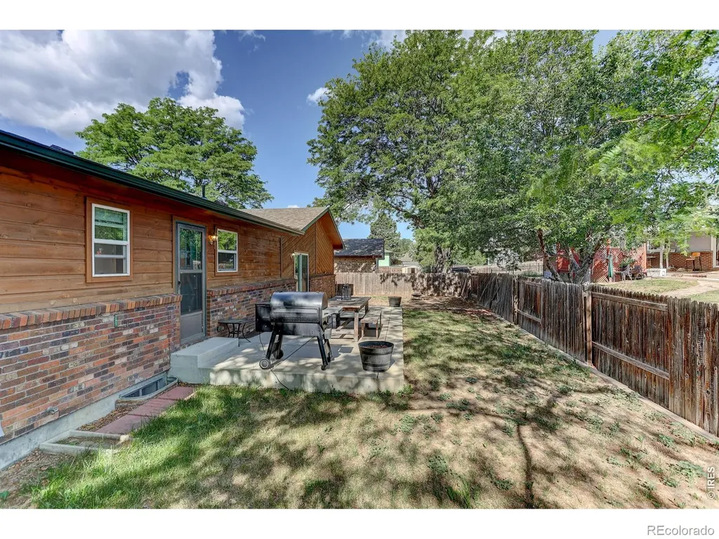 1611 Gifford Drive Longmont CO 80501