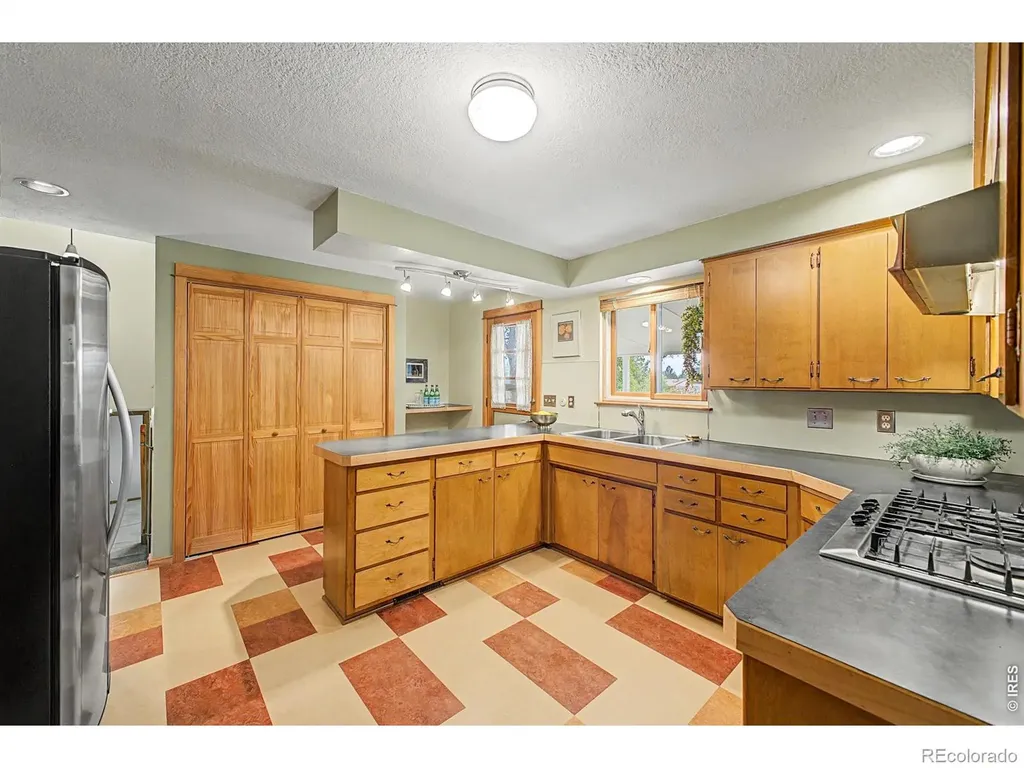 9132 Jotipa Drive Longmont CO 80503