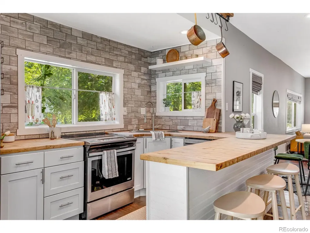204 N Jefferson Avenue Loveland CO 80537