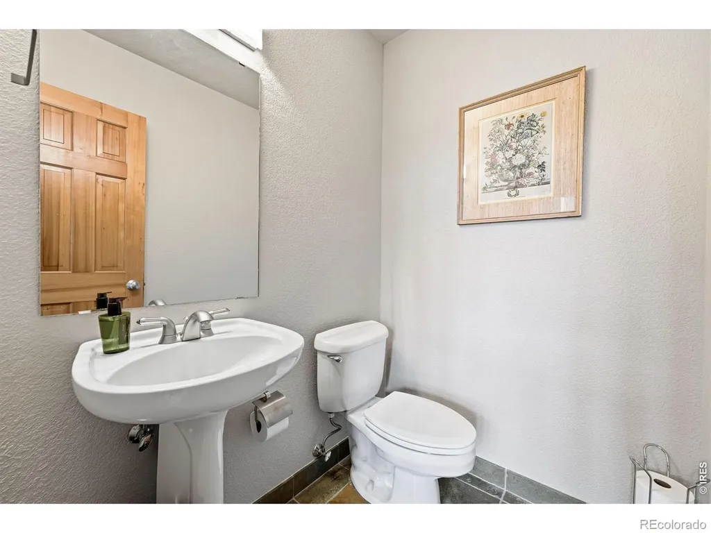 814 Mountain View Drive Lyons CO 80540