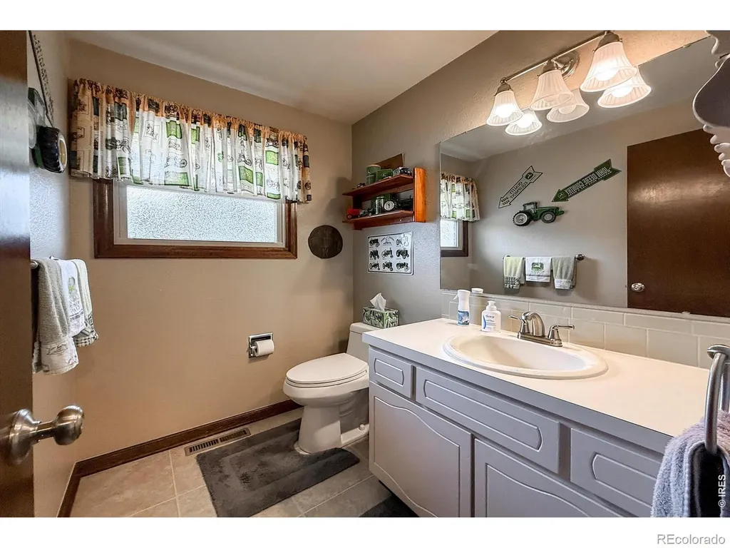 2806 Lake Park Way Longmont CO 80503