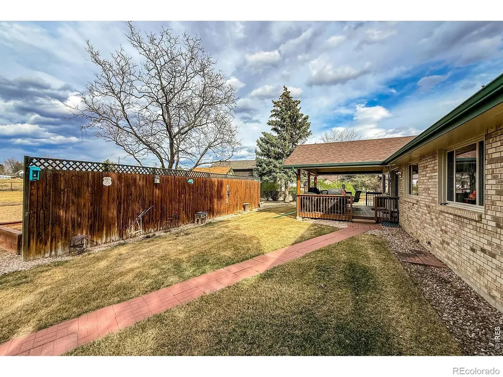 2806 Lake Park Way Longmont CO 80503