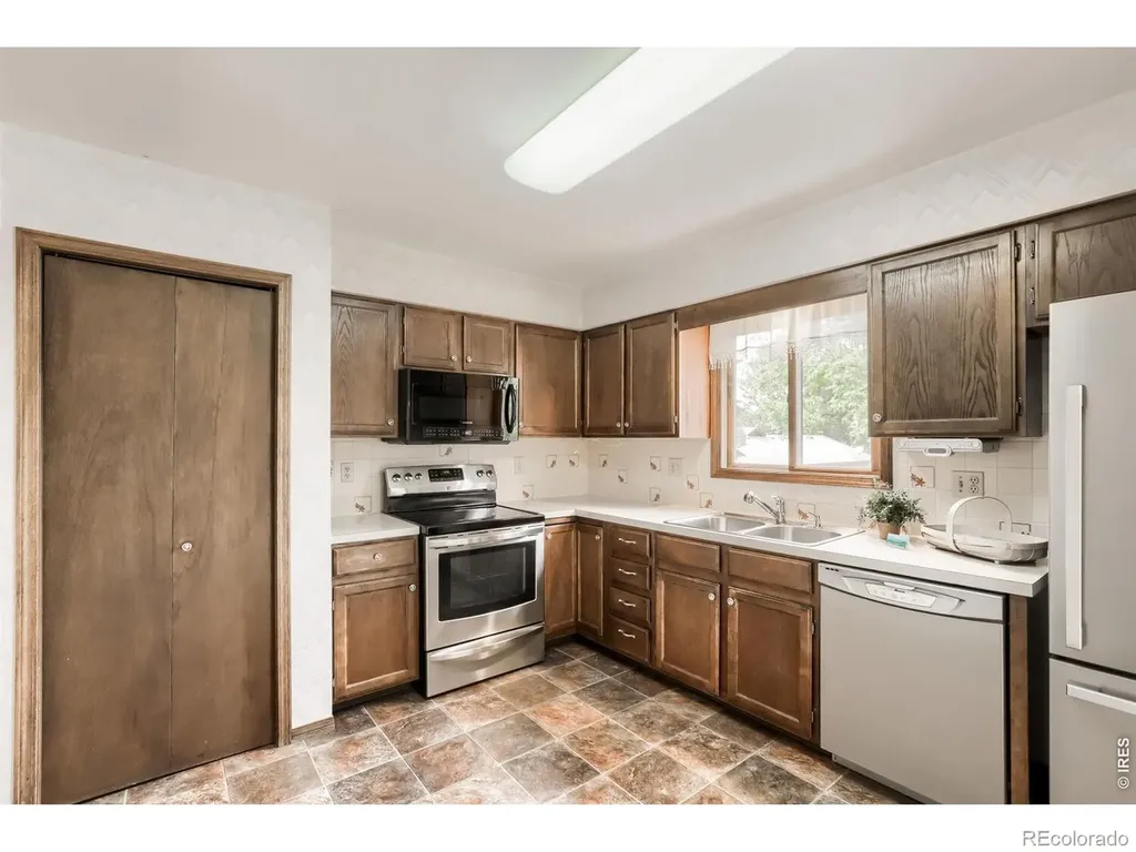 1621 Hoffman Drive Loveland CO 80538