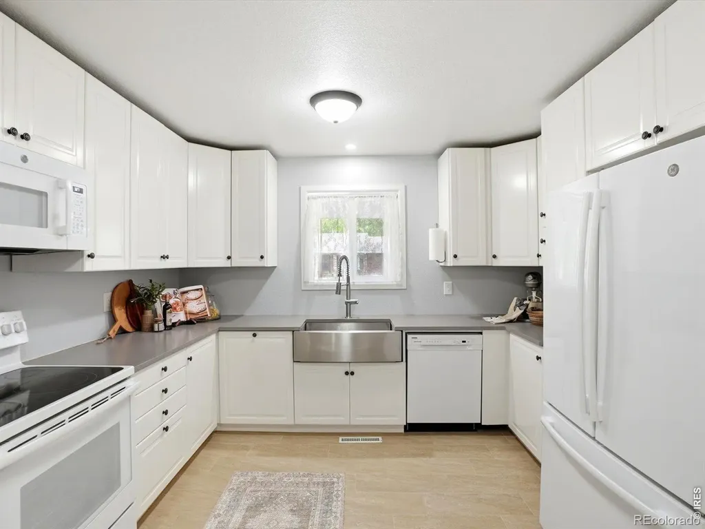 1527 Juniper Street Longmont CO 80501