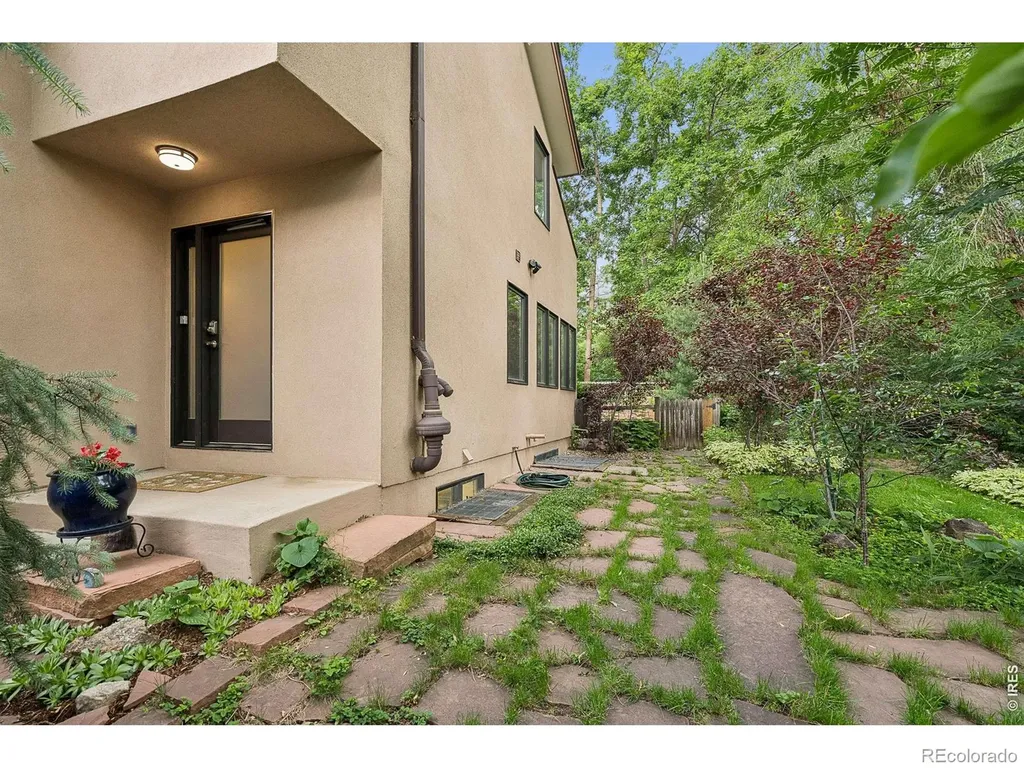 299 Spruce Court Boulder CO 80302