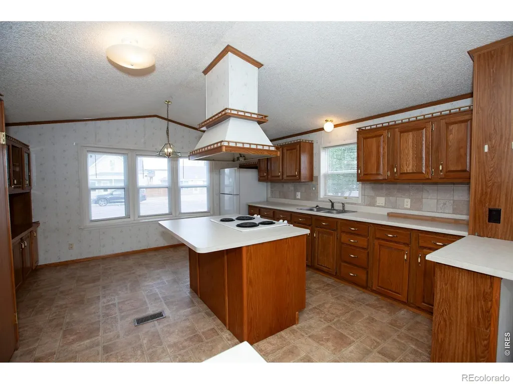 112 N 5th Avenue Sterling CO 80751