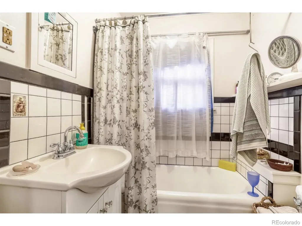805 Bowen Street Longmont CO 80501