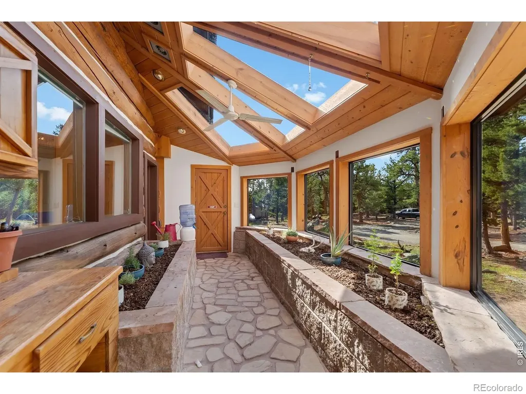 2200 Cr-103 Nederland CO 80466