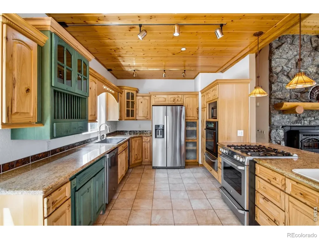 221 Rockledge Circle Lyons CO 80540
