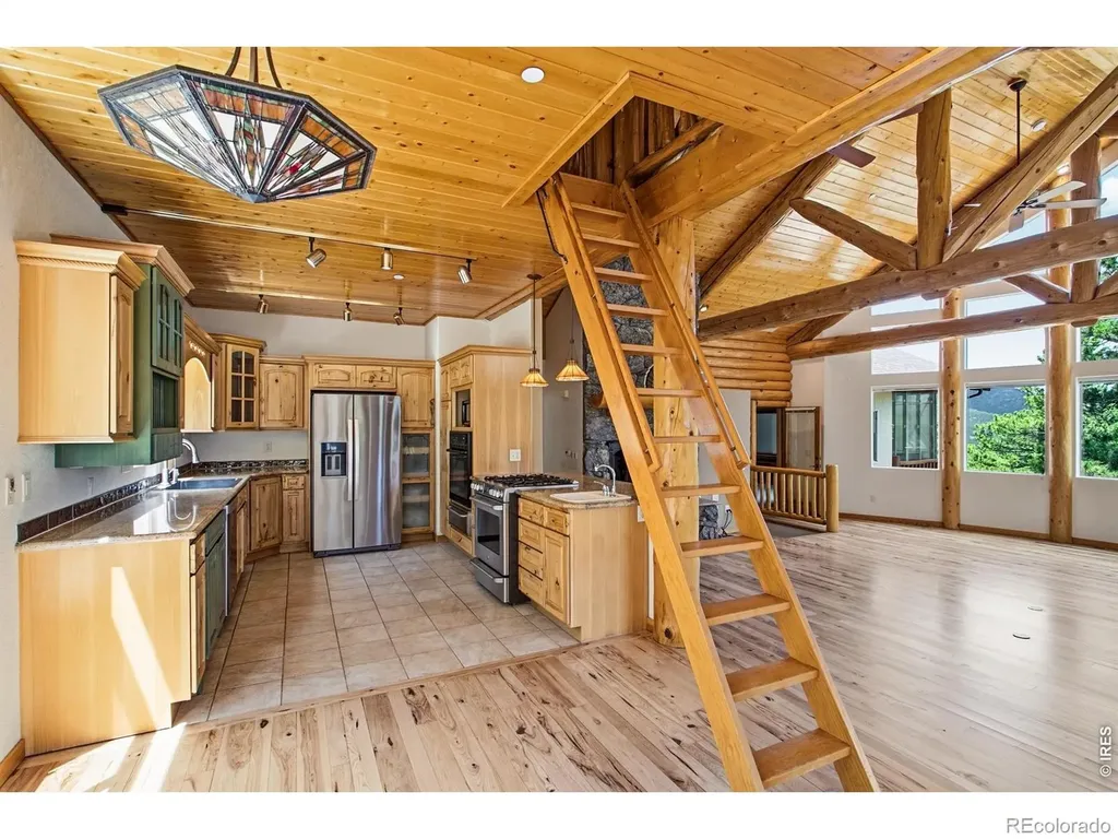 221 Rockledge Circle Lyons CO 80540