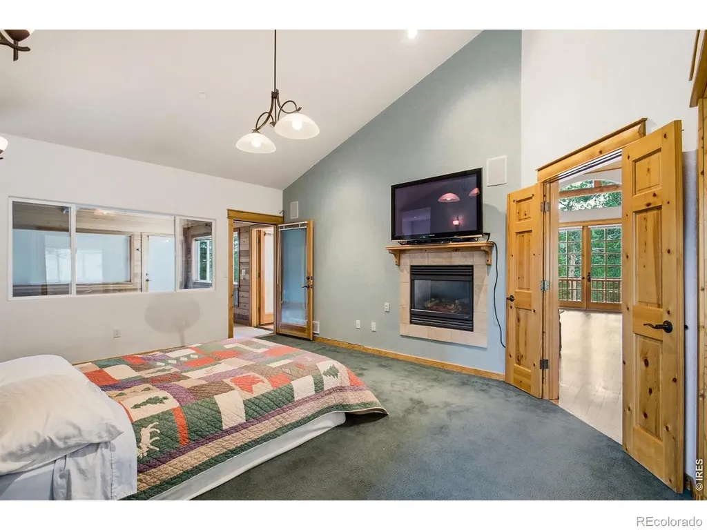 221 Rockledge Circle Lyons CO 80540