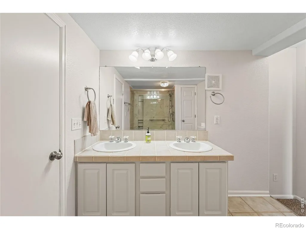 21400 E 11th Avenue Aurora CO 80018