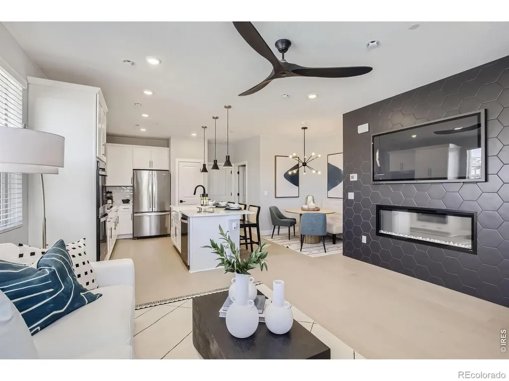 2841 Bear Springs Circle Longmont CO 80503