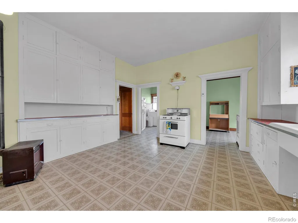 102 Cedar Avenue Akron CO 80720
