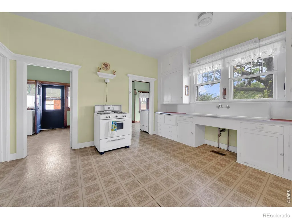 102 Cedar Avenue Akron CO 80720