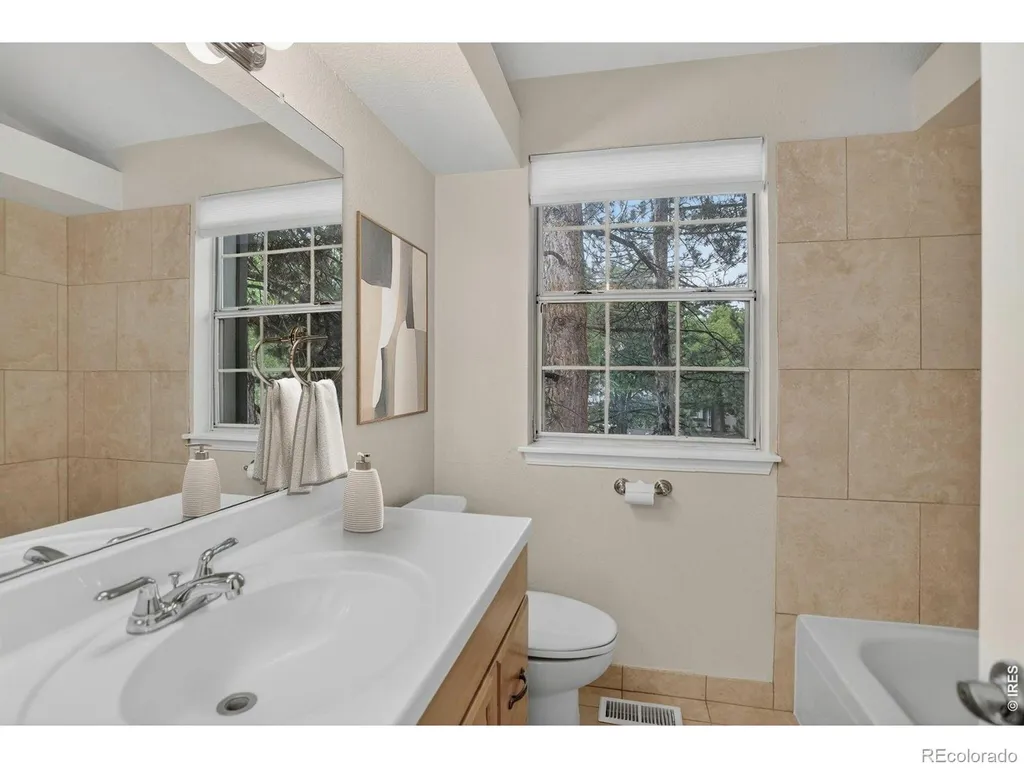 1939 Newland Court Lakewood CO 80214