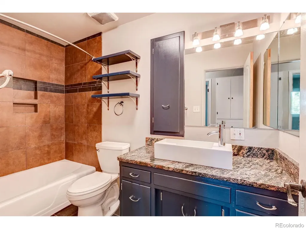 1827 Collyer Street Longmont CO 80501
