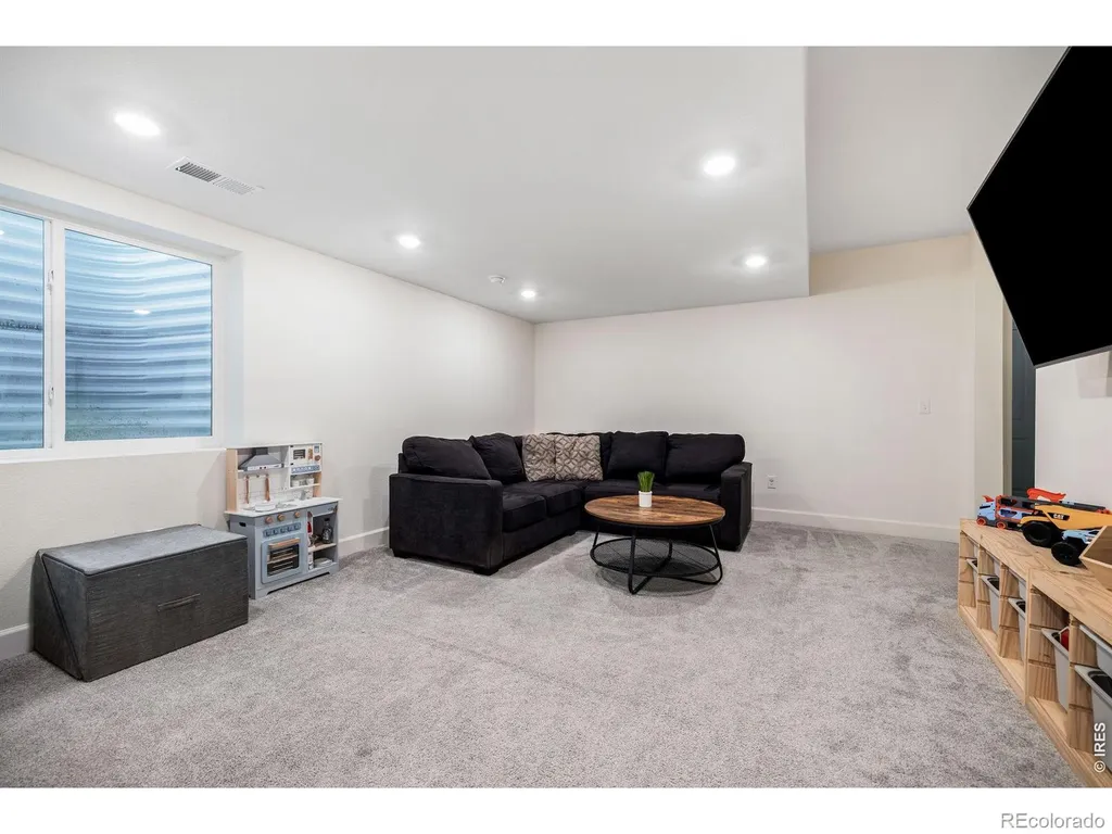 2501 Winding Drive Longmont CO 80504