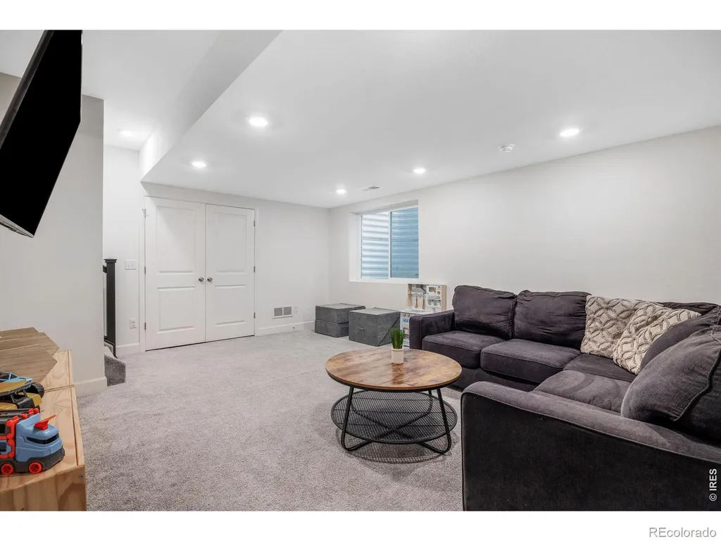 2501 Winding Drive Longmont CO 80504