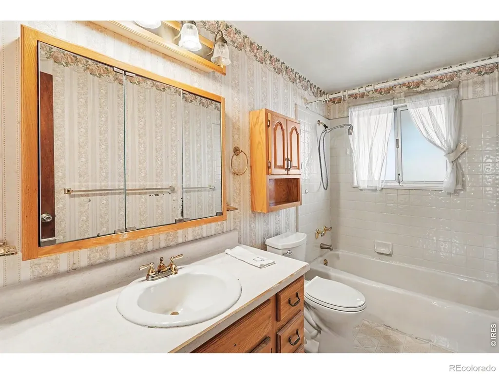 7927 Elmwood Lane Denver CO 80221