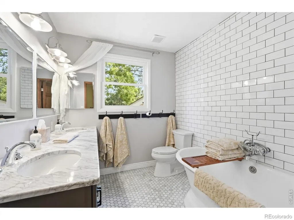 14 Princeton Circle Longmont CO 80503