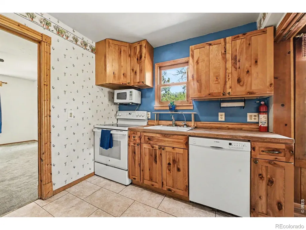19 Pipers Canyon Rd Road Glen Haven CO 80532