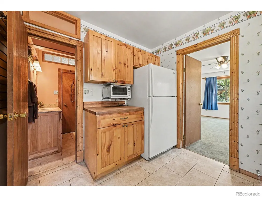 19 Pipers Canyon Rd Road Glen Haven CO 80532